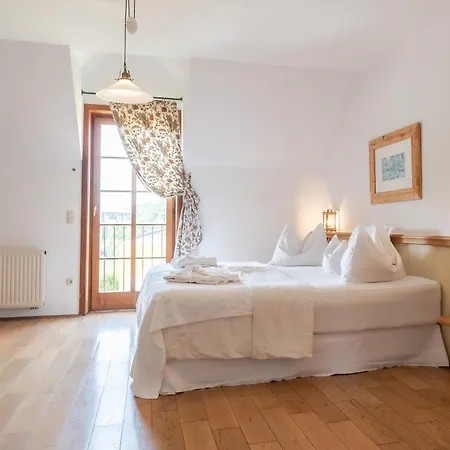 Roemerstein 4* لويبرسدورف باي فرس